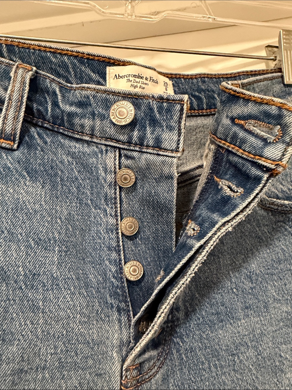 Abercrombie & Fitch The Dad Short High Rise Size 8/29 Medium Wash - Picture 4 of 4
